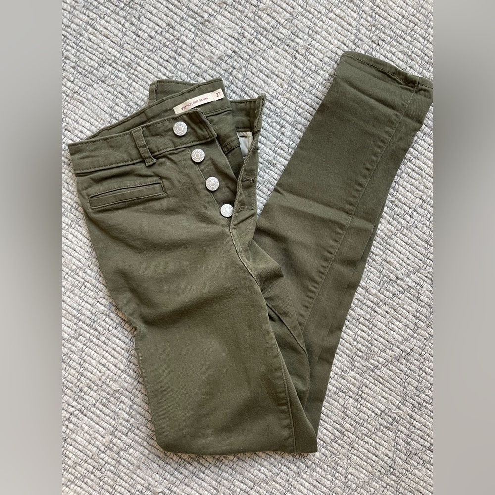 Size 27 high rise Levi’s skinny jeans